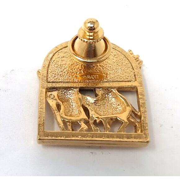 VTG Avon Jewelry Christmas Brooch Pin Mary Joseph Star of Bethlehem Gold Tone - Picture 2 of 4